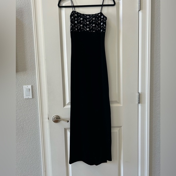 roberta Dresses & Skirts - Vintage Y2K velvet embroidered maxi dress.  Bling. Dark romantic. Goth.